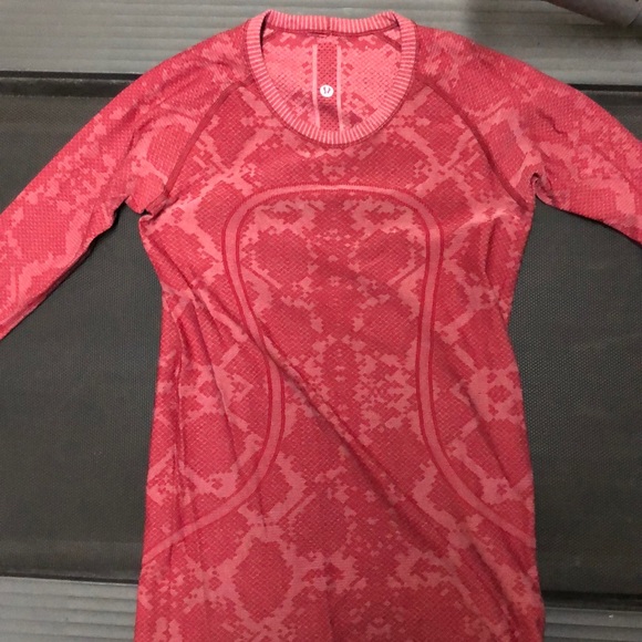 Lululemon top - Picture 1 of 2